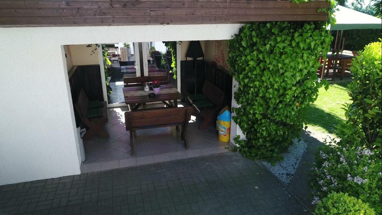 Pension Zum Lindeneck 륍츠 외부 사진